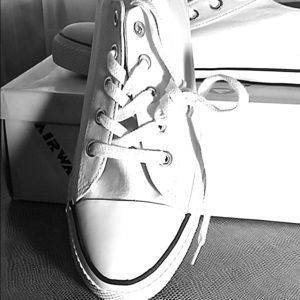 Brand new,
Air walk white canvas sneakers